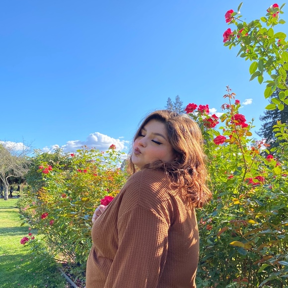 Meet your Posher, Alexandra - Picture 1 of 1